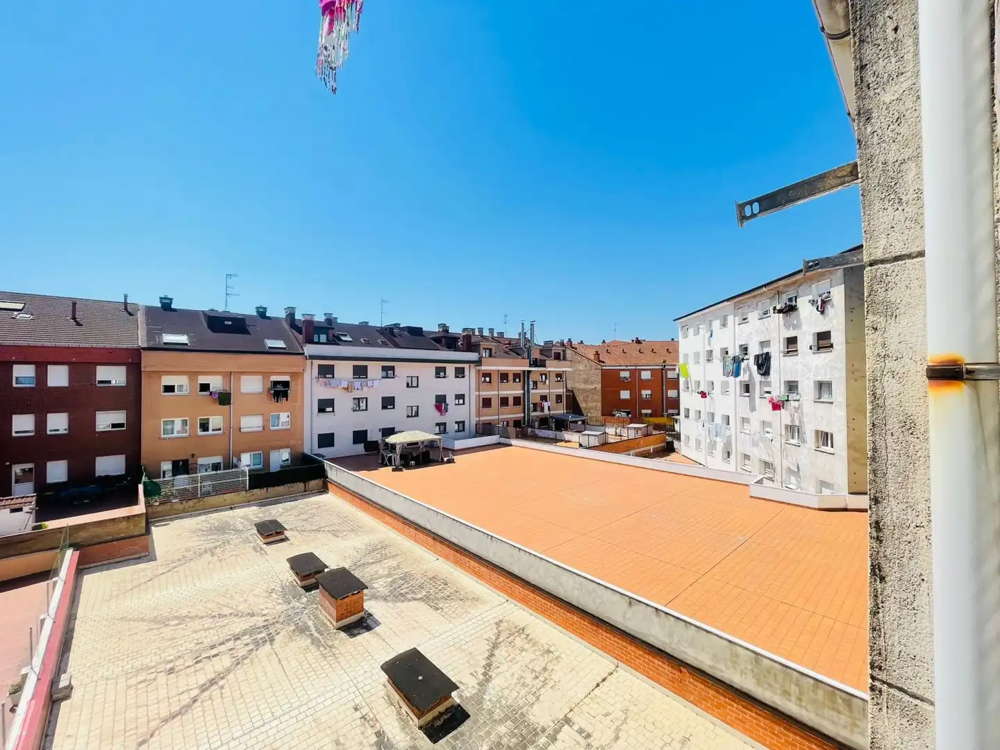 Vista exterior de Apartament en venda en Gijón  amb Calefacció i Traster