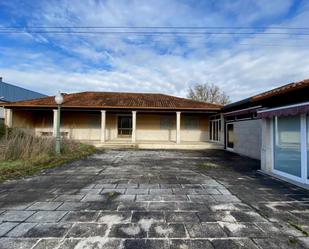Vista exterior de Casa o xalet en venda en Xinzo de Limia amb Jardí privat, Terrassa i Piscina