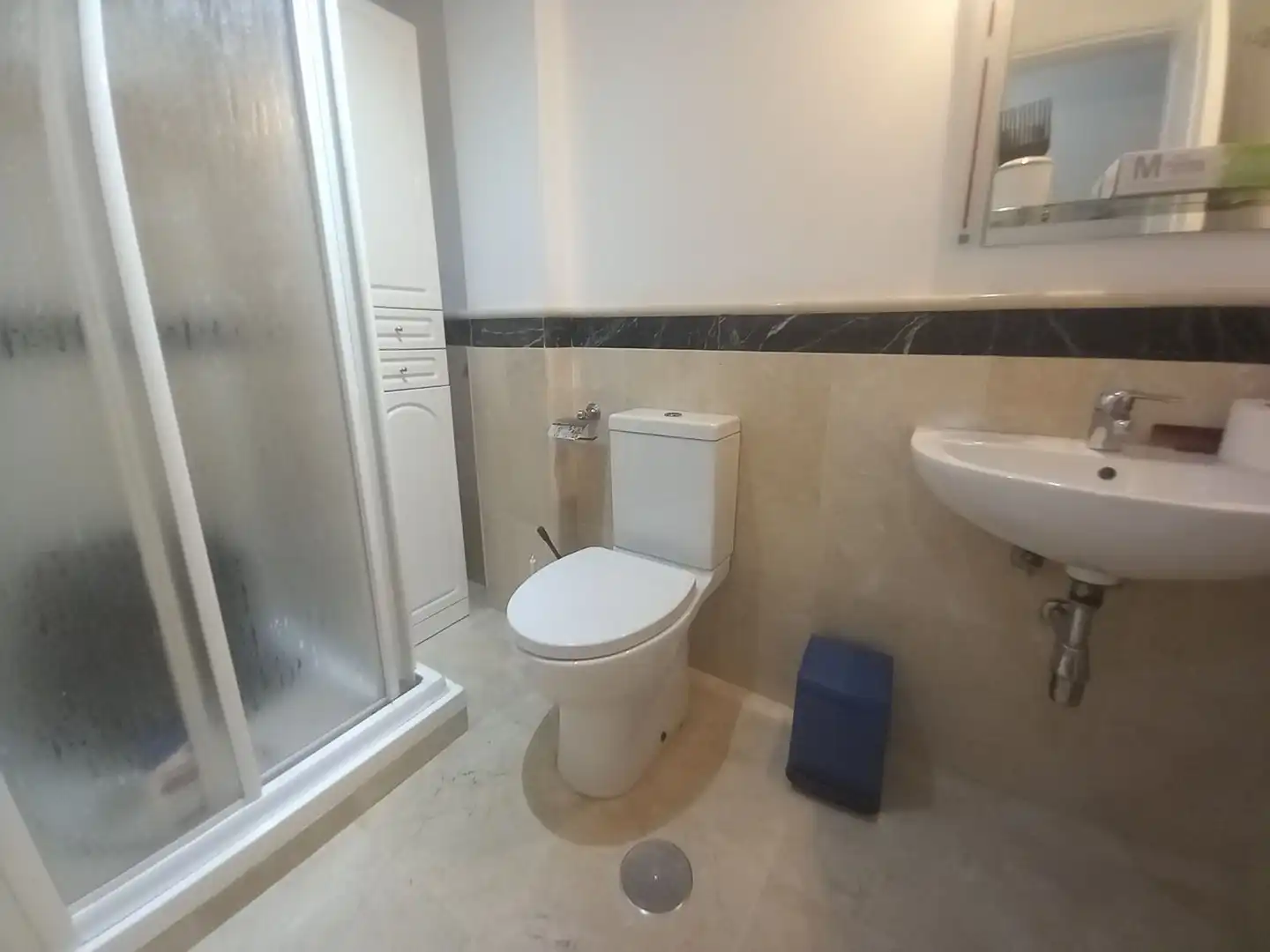 Bathroom of Flat for sale in Ronda  with Air Conditioner, Heating and Community pool