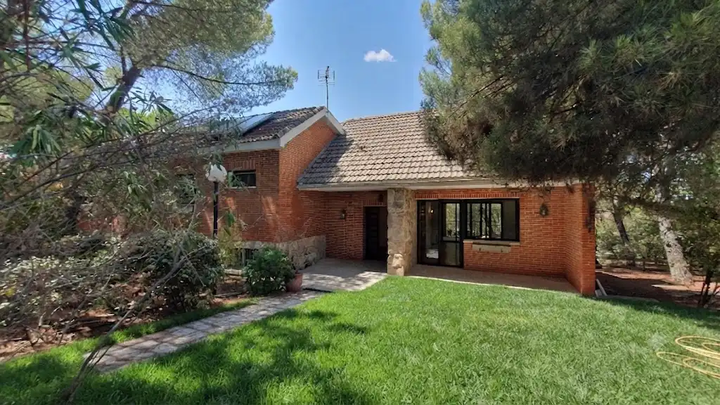 Vista exterior de Casa o xalet de lloguer en Valdemorillo amb Calefacció, Jardí privat i Terrassa