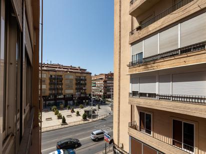 Vista exterior de Pis en venda en  Granada Capital amb Aire condicionat