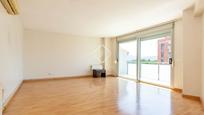 Sala d'estar de Pis en venda en Sant Joan Despí amb Aire condicionat, Terrassa i Traster