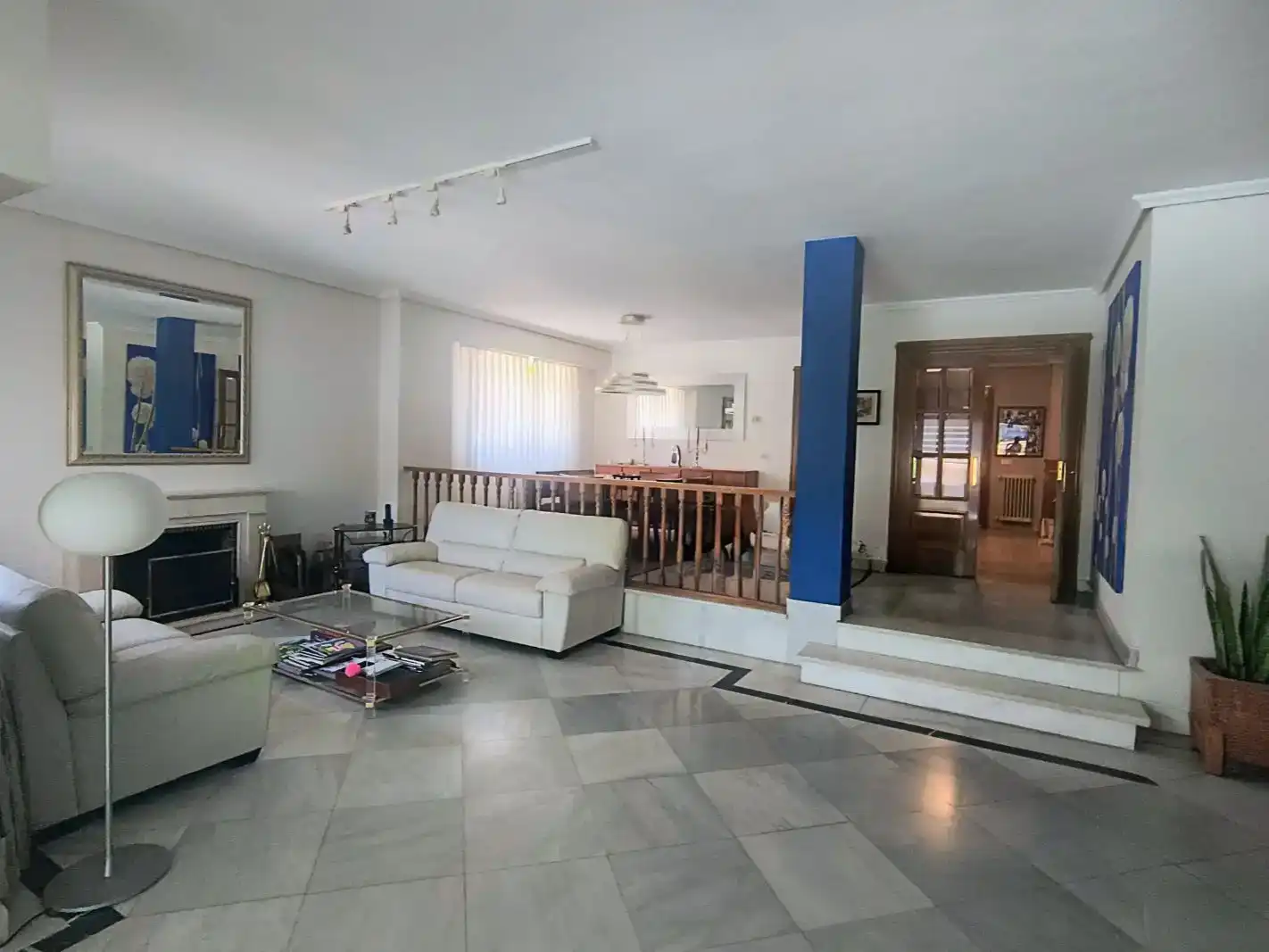 Wohnzimmer von Wohnung zur Miete in Pozuelo de Alarcón mit Klimaanlage, Privatgarten und Parkett