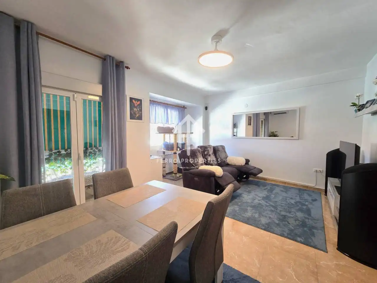 Living room of Flat for sale in Loja  with Air Conditioner, Heating and Furnished