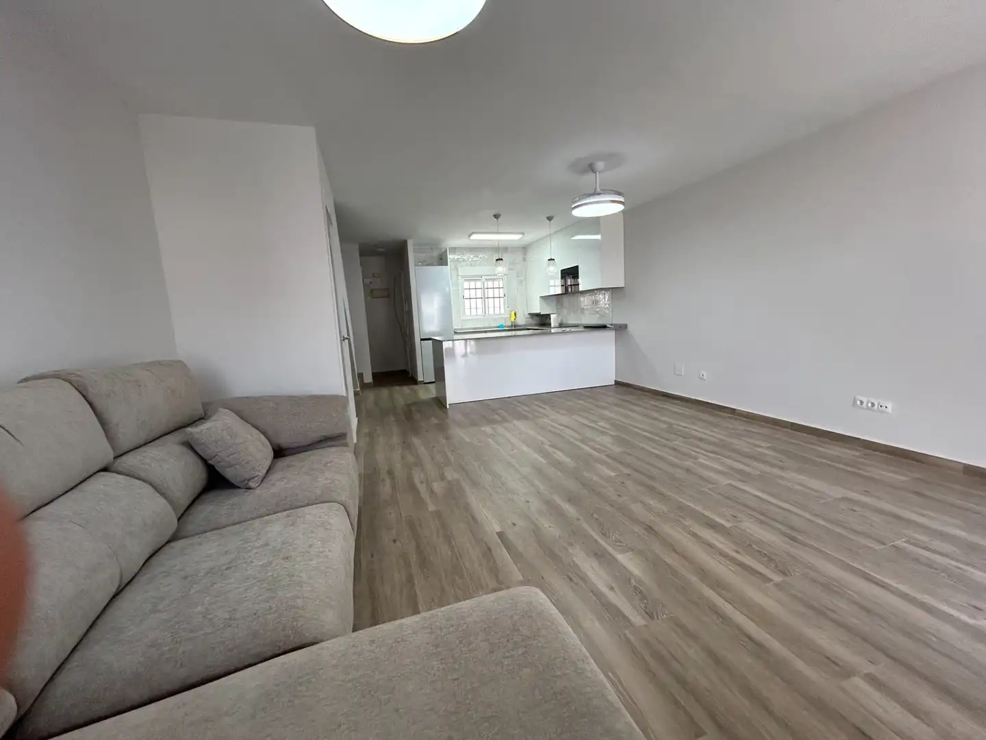 Sala d'estar de Casa adosada de lloguer en Benalmádena amb Aire condicionat, Calefacció i Terrassa