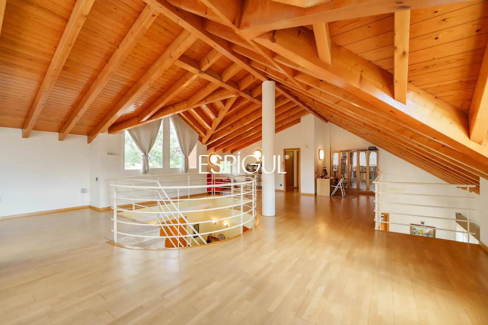 Living room of Houses for sale in Sant Cugat del Vallès  with Air Conditioner, Heating and Storage room