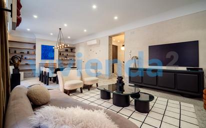 Living room of Flat for sale in  Madrid Capital  with Air Conditioner, Heating and Furnished