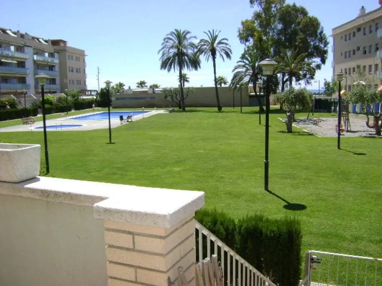 Jardí de Pis de lloguer en Cubelles amb Calefacció, Terrassa i Moblat