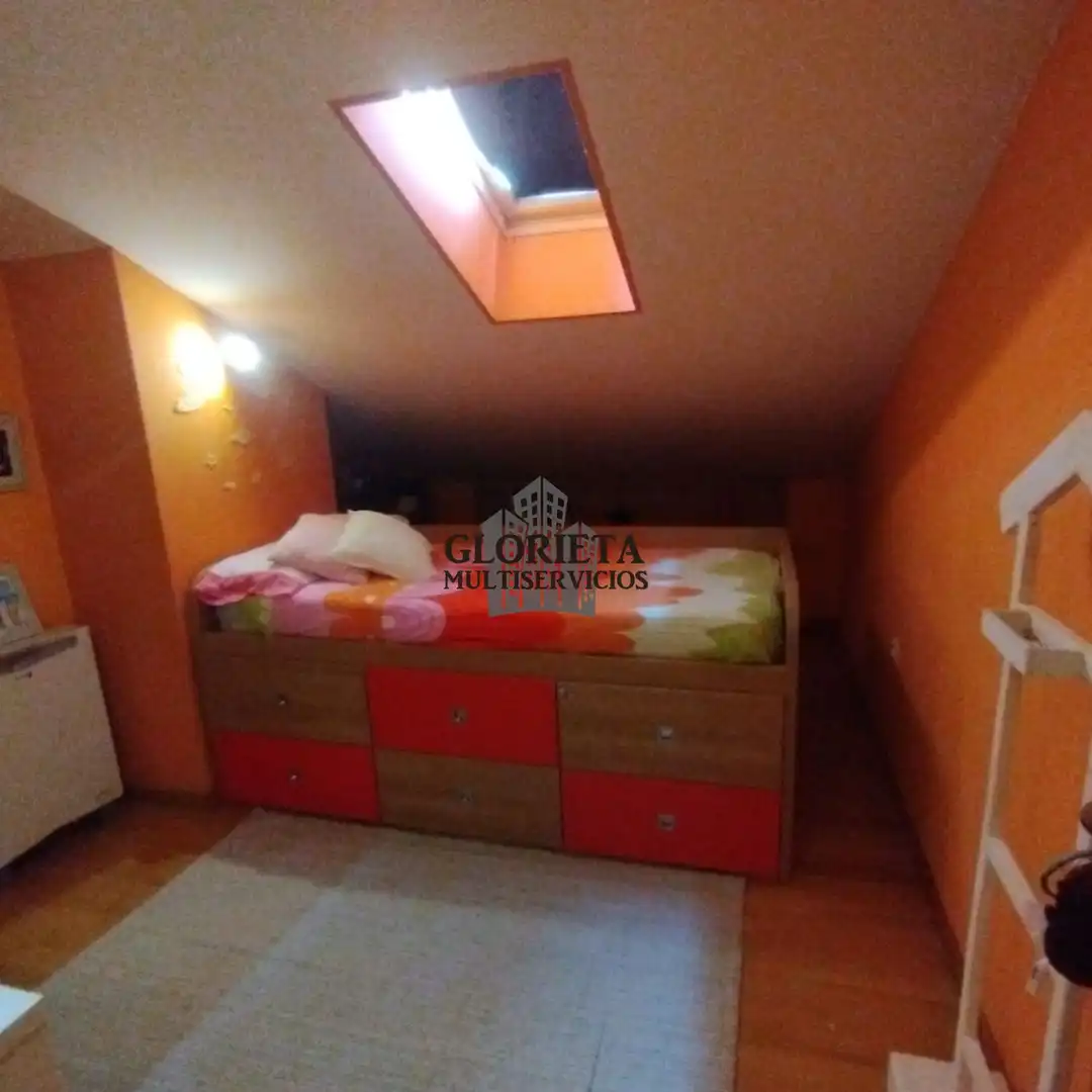 Dormitori de Casa o xalet en venda en Vigo  amb Calefacció, Terrassa i Traster