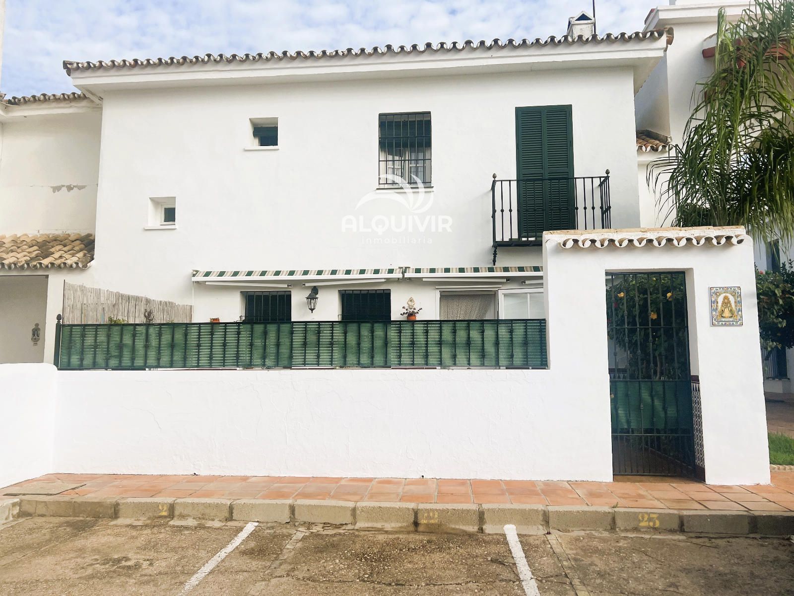 Vista exterior de Casa adosada en venda en Almonte amb Terrassa, Piscina i Moblat