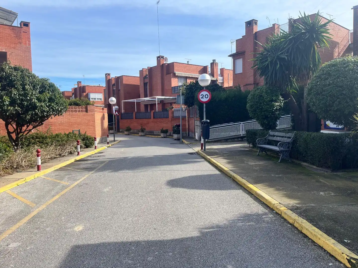 Parking of Houses for sale in Sevilla  with Air Conditioner, Heating and Private garden