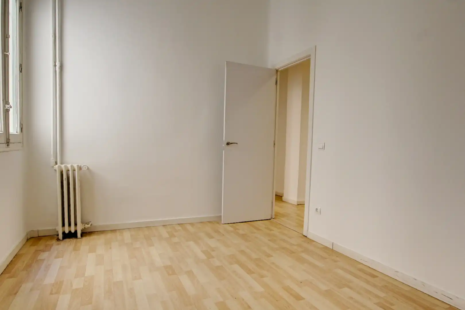 Schlafzimmer von Büro zur Miete in Madrid mit Heizung