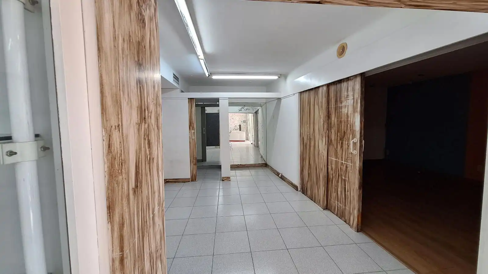 Local comercial de lloguer a Comte Vilardaga, imagen 5