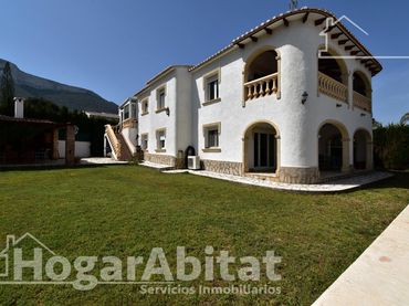 Xalet amb piscina en venda a El Montgó