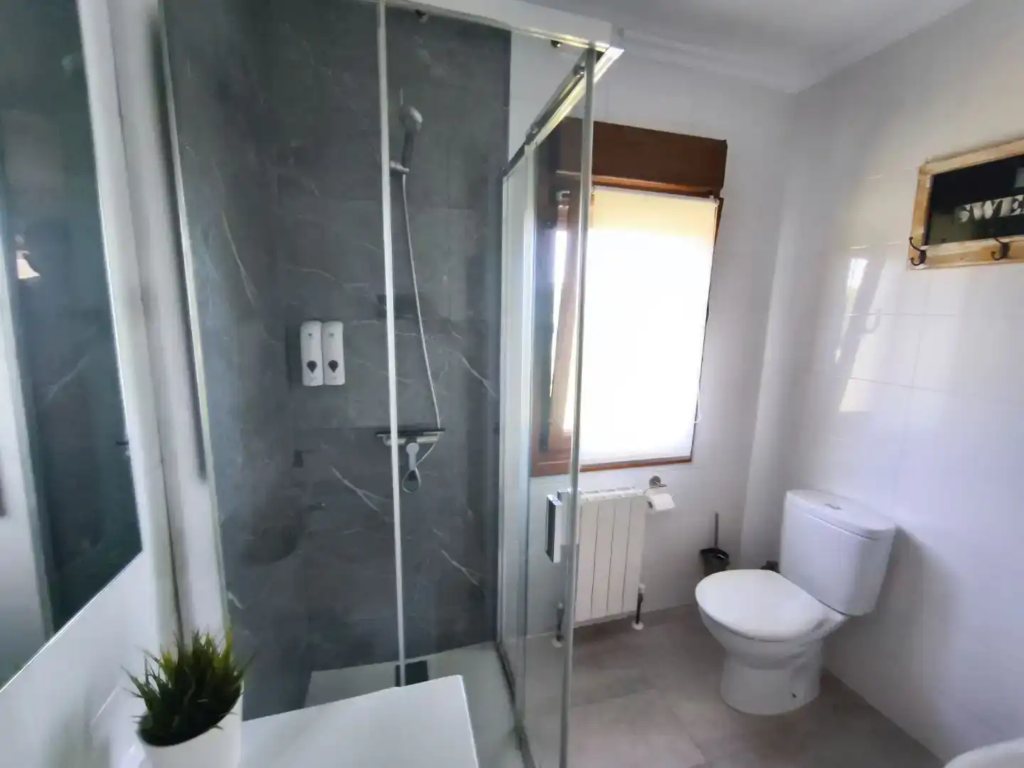 Baño de Piso en venta en Gijón  con Jardín privado, Trastero y Piscina