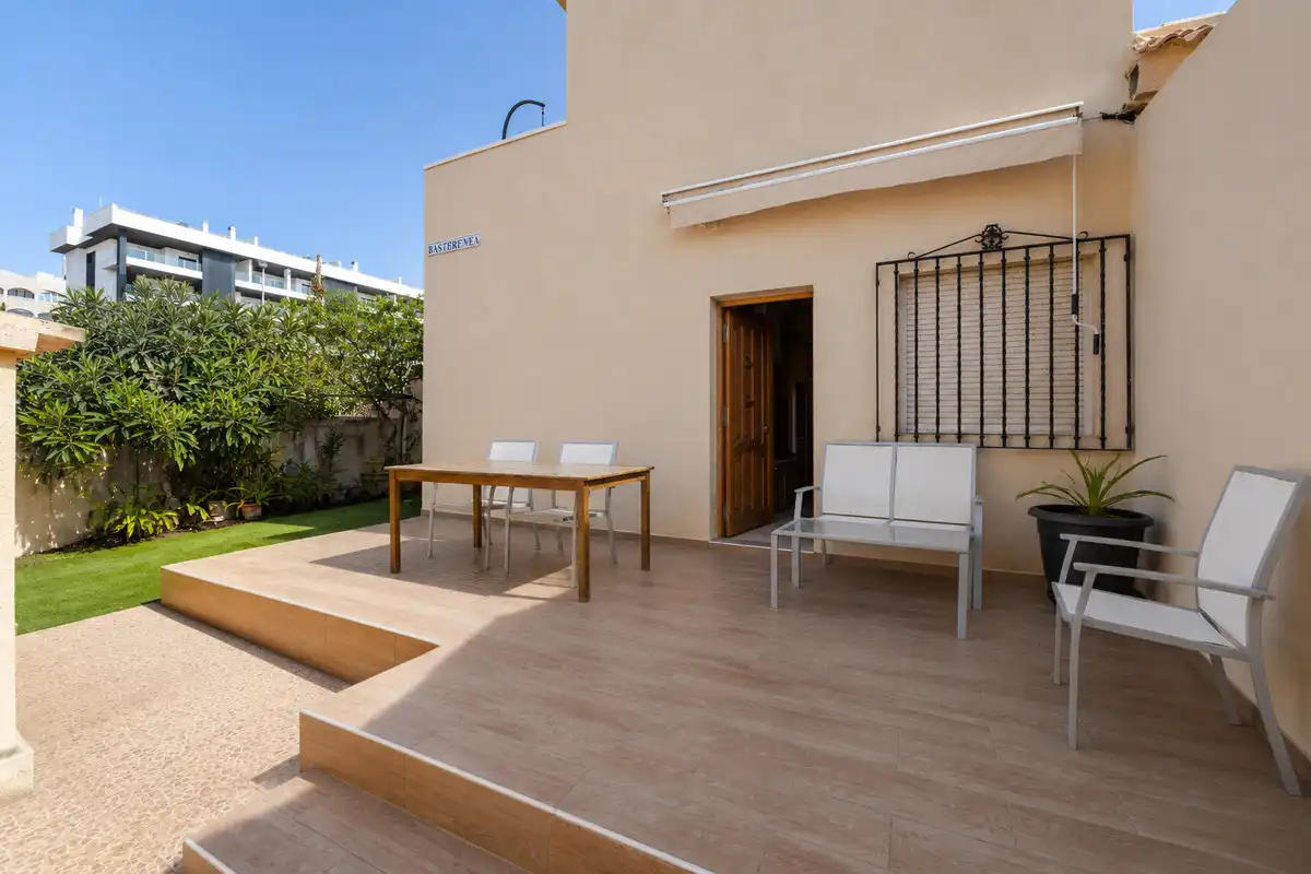 Terraza de Casa adosada en venta en Torrevieja con Aire acondicionado, Calefacción y Jardín privado