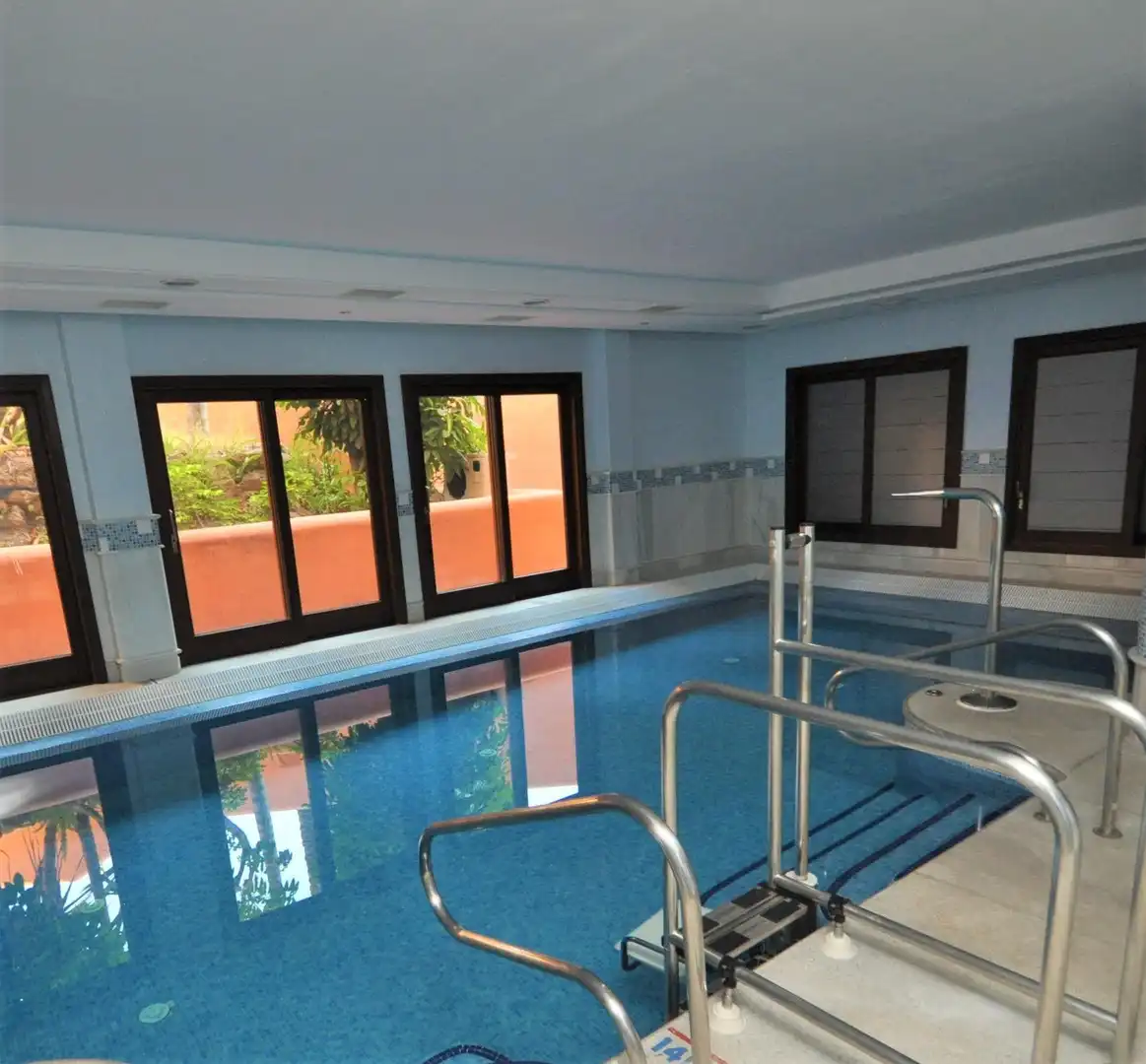 Schwimmbecken von Dachboden zur Miete in Estepona mit Klimaanlage, Heizung und Terrasse