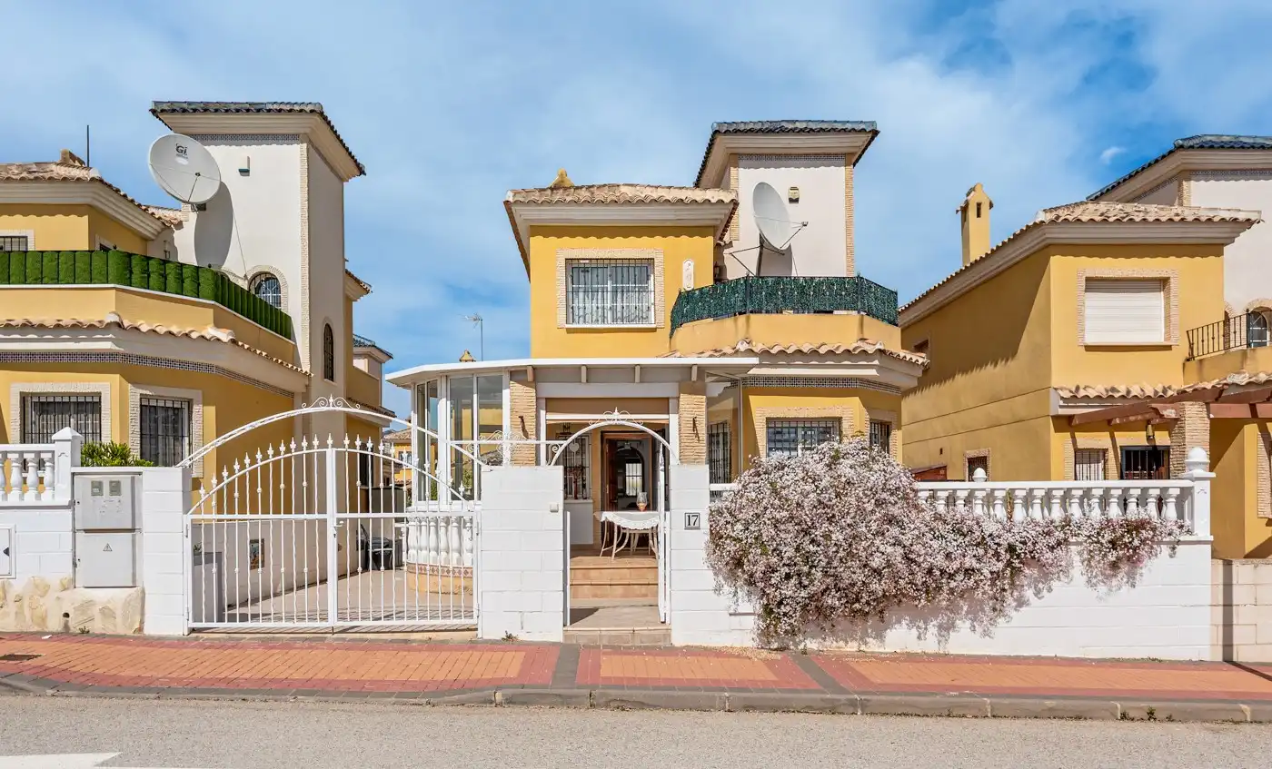 Detached house with terrace for sale in Algorfa