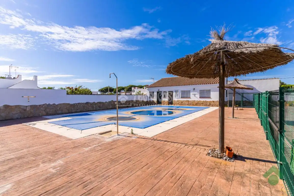 Immobles singulars amb piscina en venda a Conil, imagen 4