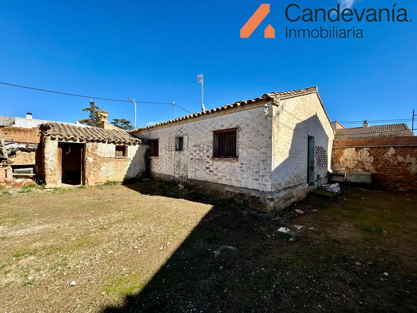 Vista exterior de Casa o xalet en venda en Zuera amb Jardí privat