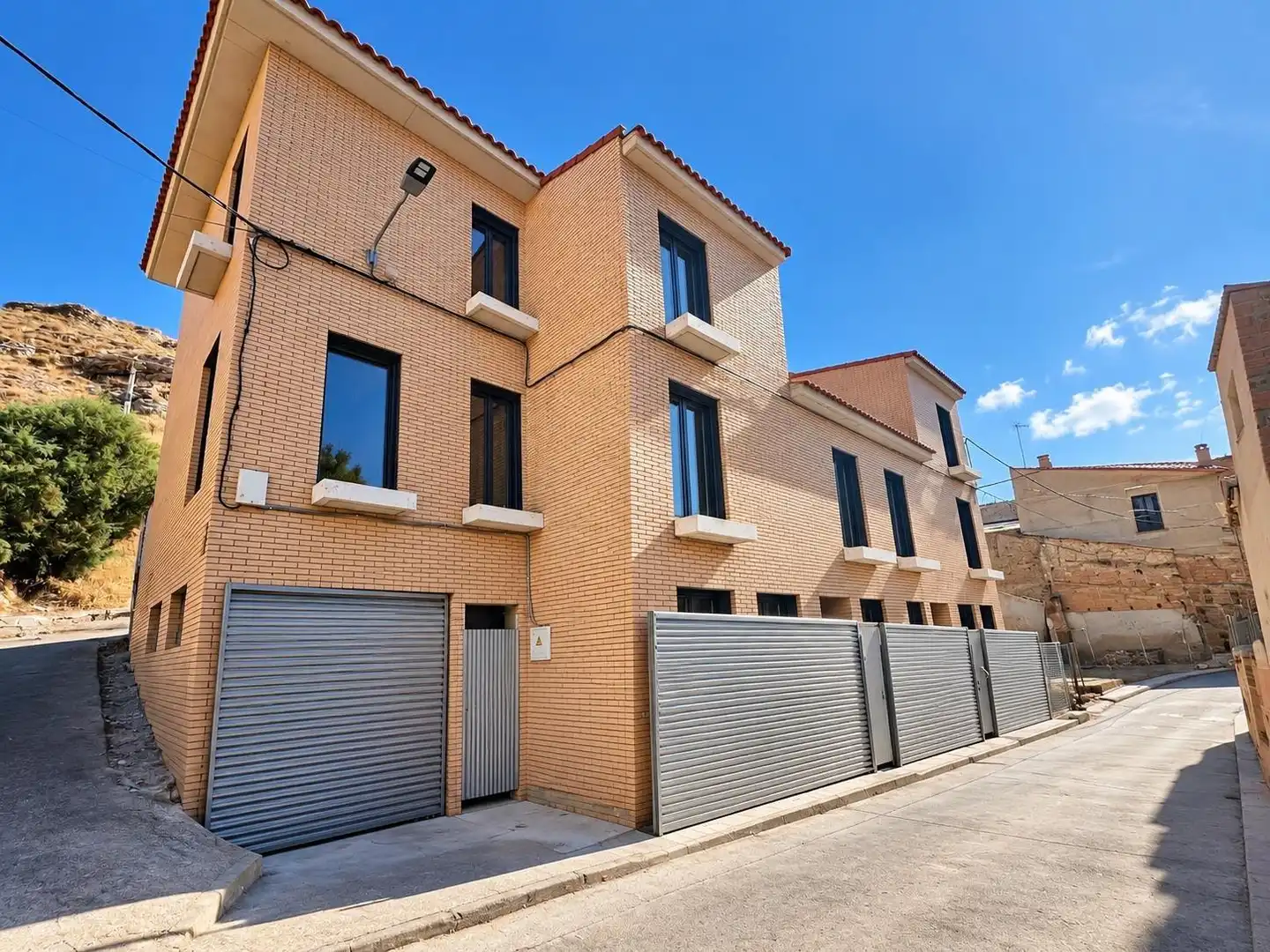 Casa a schiera con terrazza in vendita a Cadrete