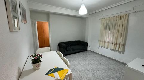 Foto 3 de Habitación en Calle Mijares, El Plantinar – Avda. La Paz - El Juncal, Sevilla Capital