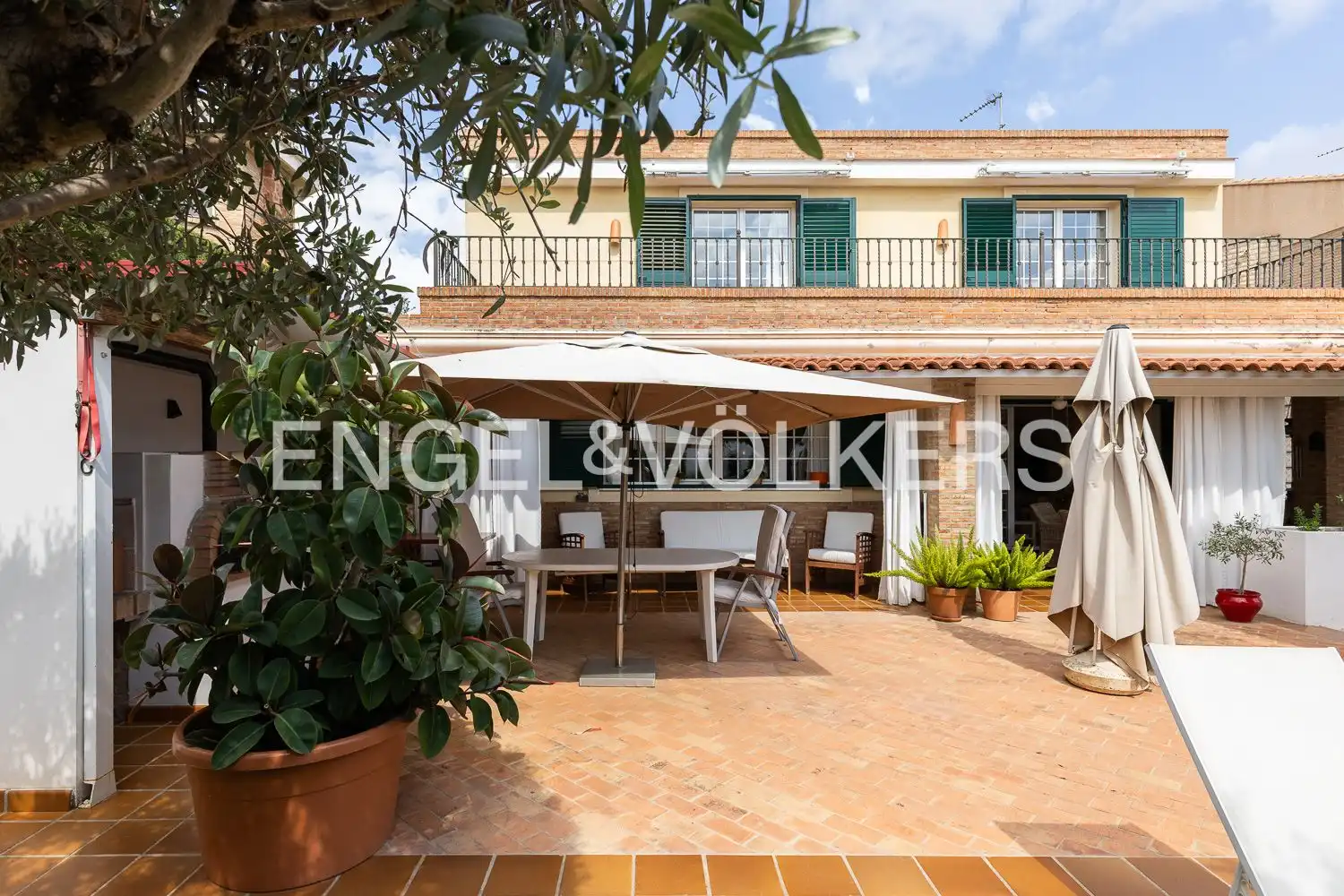 Terrassa de Casa o xalet en venda en Torrent amb Aire condicionat, Calefacció i Jardí privat