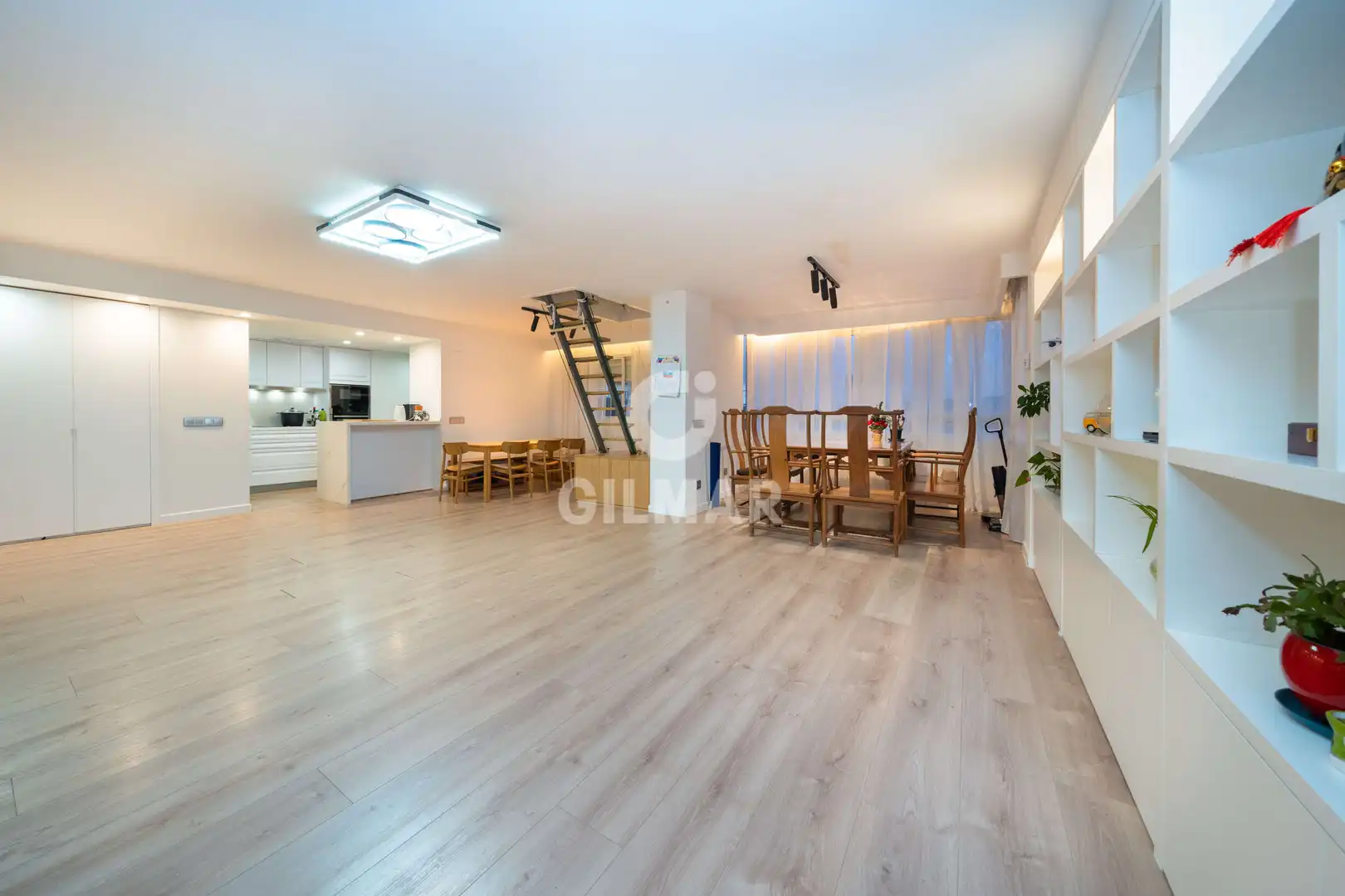 Dúplex en venta en Madrid con Calefacción, Jardín privado y Trastero