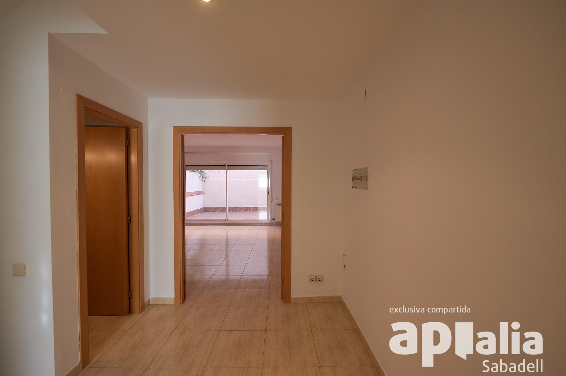 Einfamilien-Reihenhaus zum Verkauf in Sentmenat mit Heizung, Terrasse und Ofen