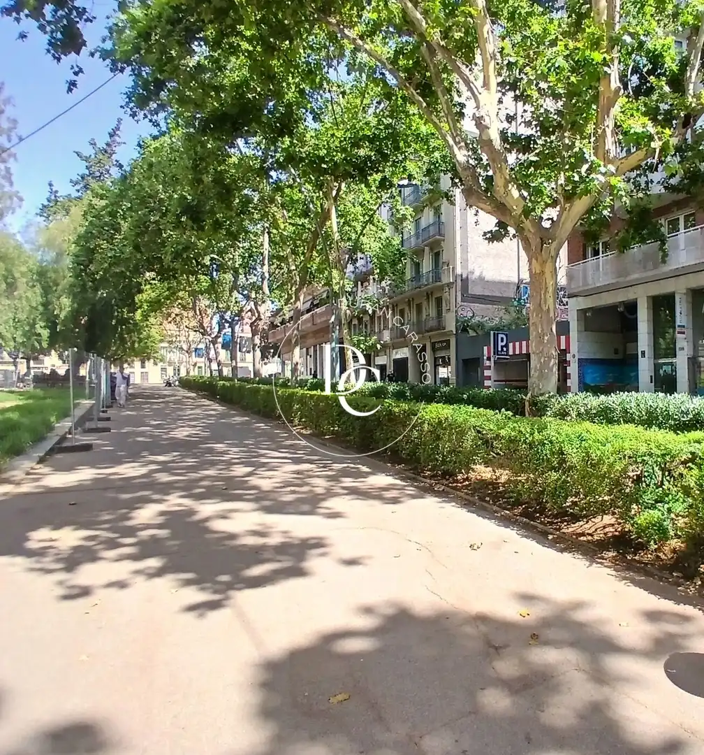 Vista exterior de Local en venta en Gràcia