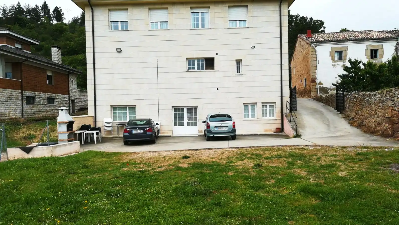 Außenansicht von Gebäude zum Verkauf in Oña