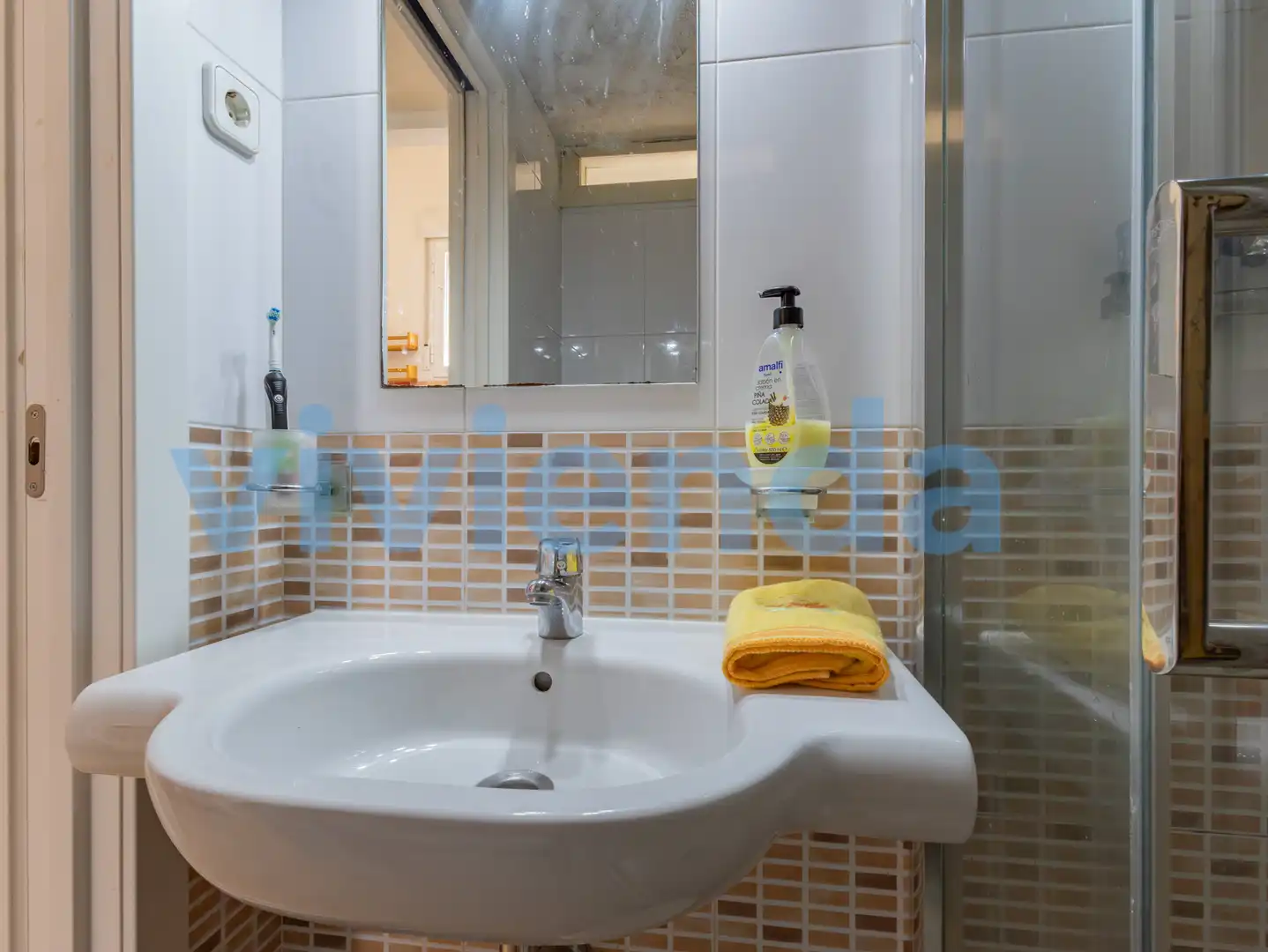 Bathroom of Flat for sale in Madrid  with Air Conditioner and Heating