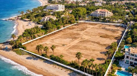 Suelo urbano en primera línea de playa en Marbella