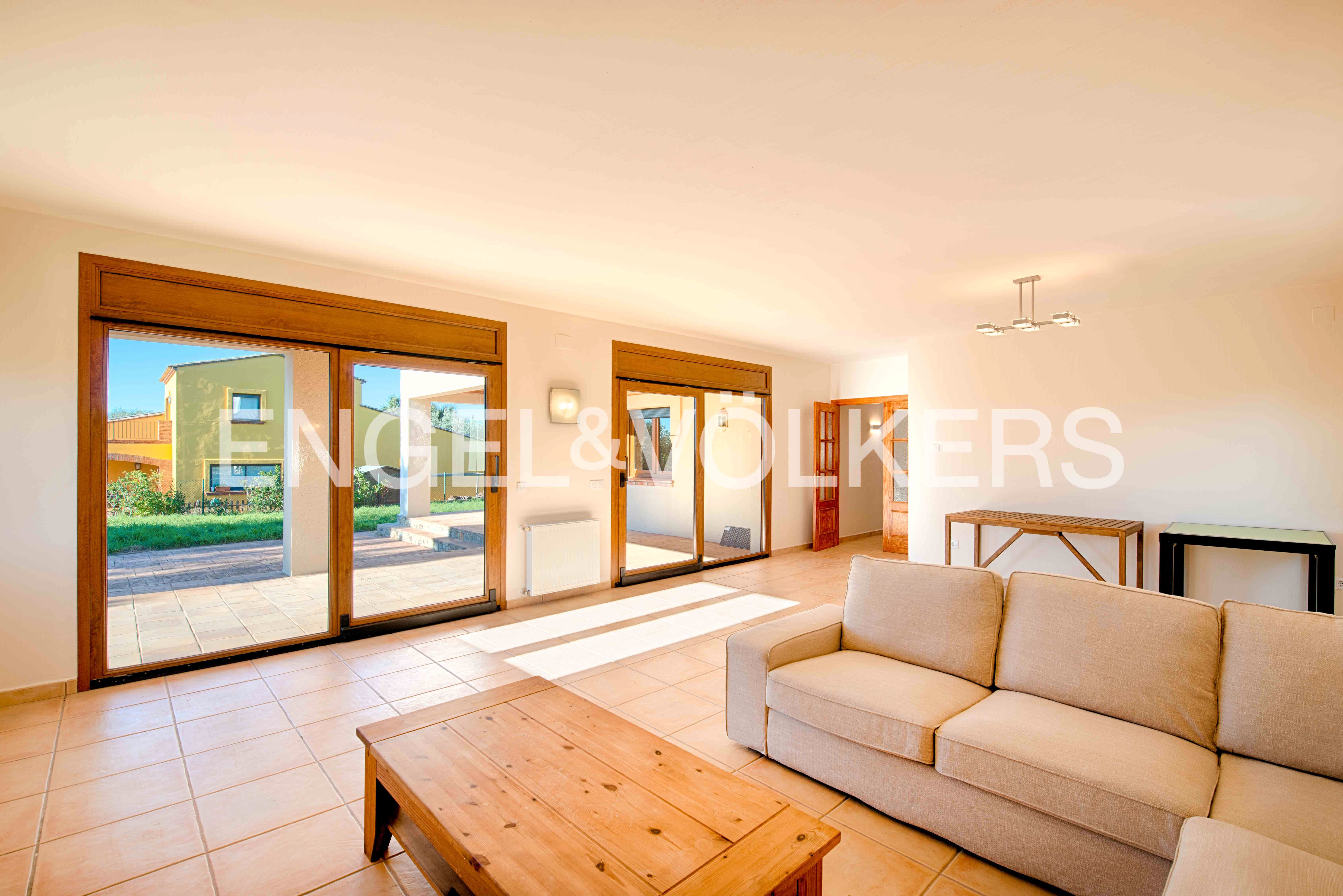 Living room of House or chalet for sale in Peralada  with Air Conditioner, Heating and Private garden
