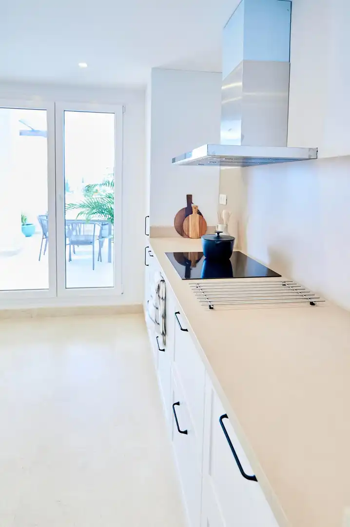 Cocina de Apartamento en venta en Marbella con Jardín privado, Terraza y Trastero