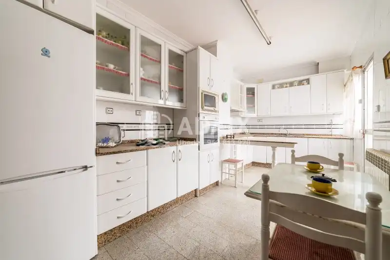 Cuina de Casa o xalet en venda en Úbeda amb Aire condicionat, Traster i Balcó