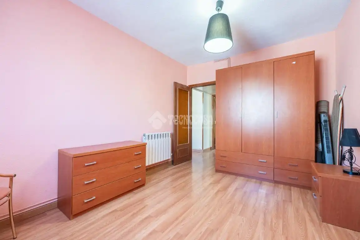 Bedroom of Flat for sale in Madrid
