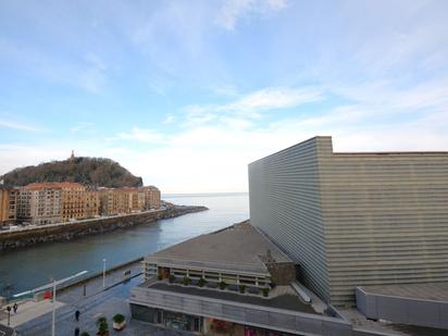 Vista exterior de Pis en venda en Donostia - San Sebastián  amb Calefacció i Balcó