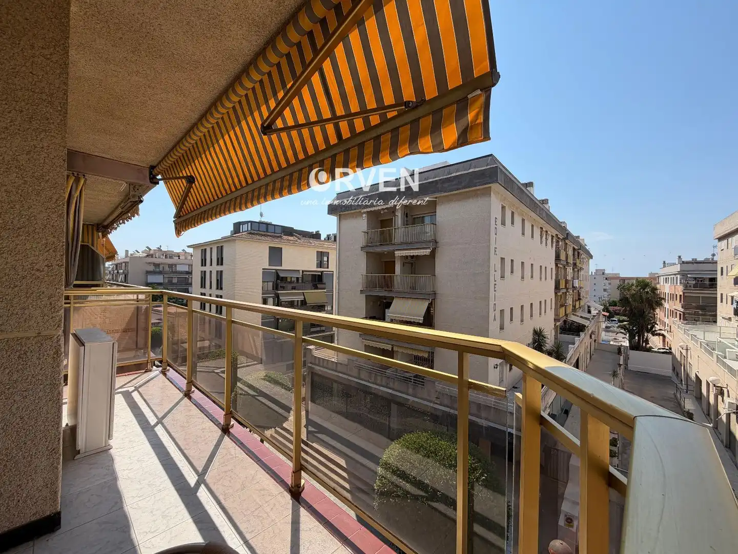 Terrasse von Wohnung zum Verkauf in Torredembarra mit Waschmaschine