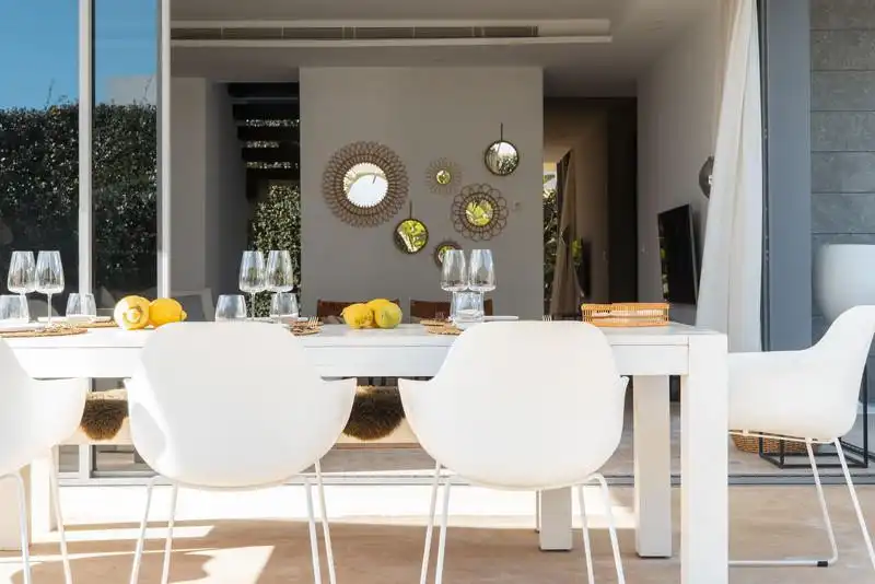 Menjador de Casa o xalet de lloguer en Estepona amb Aire condicionat, Jardí privat i Terrassa