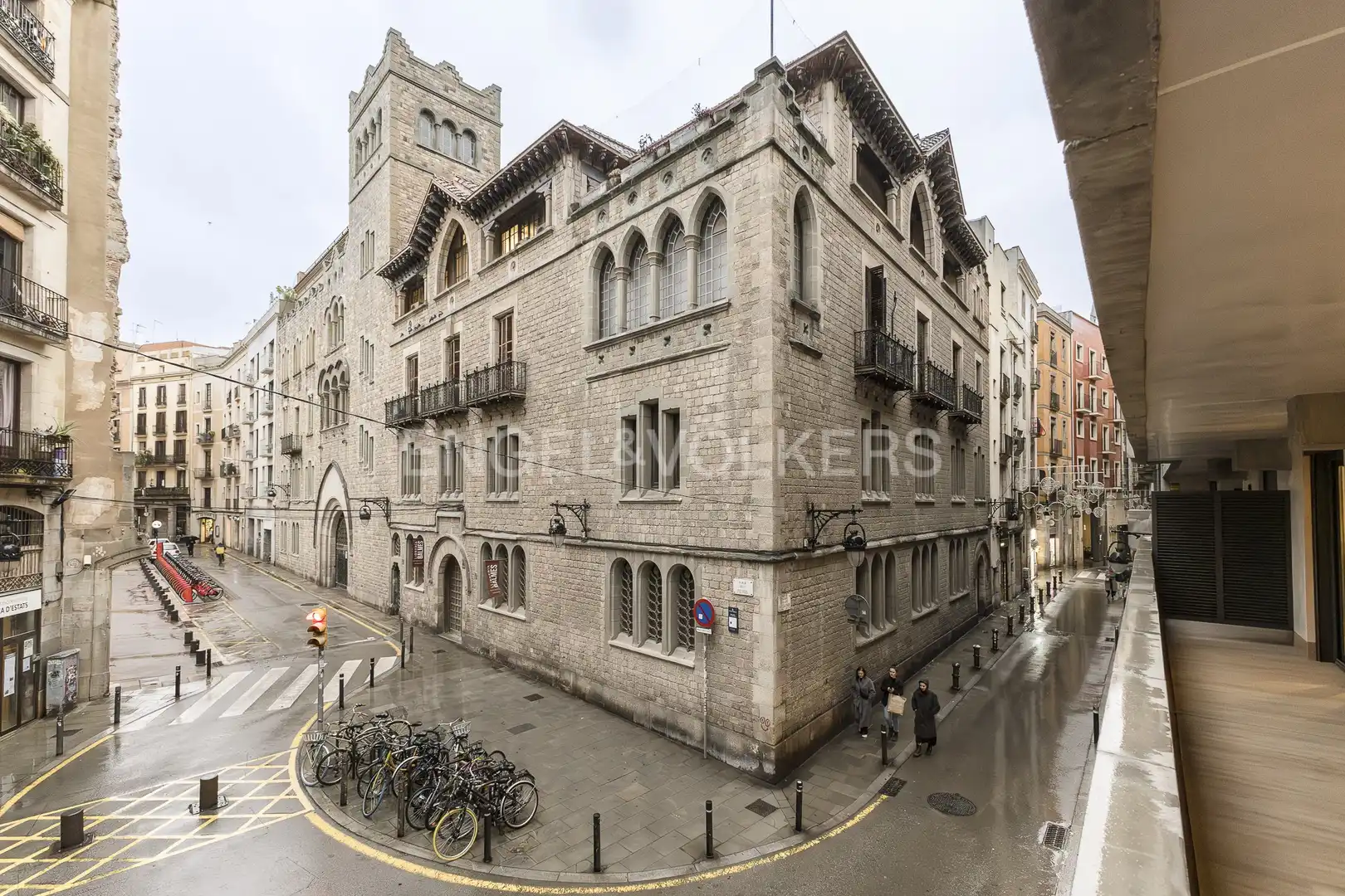 Außenansicht von Wohnung zur Miete in Barcelona mit Klimaanlage, Heizung und Parkett