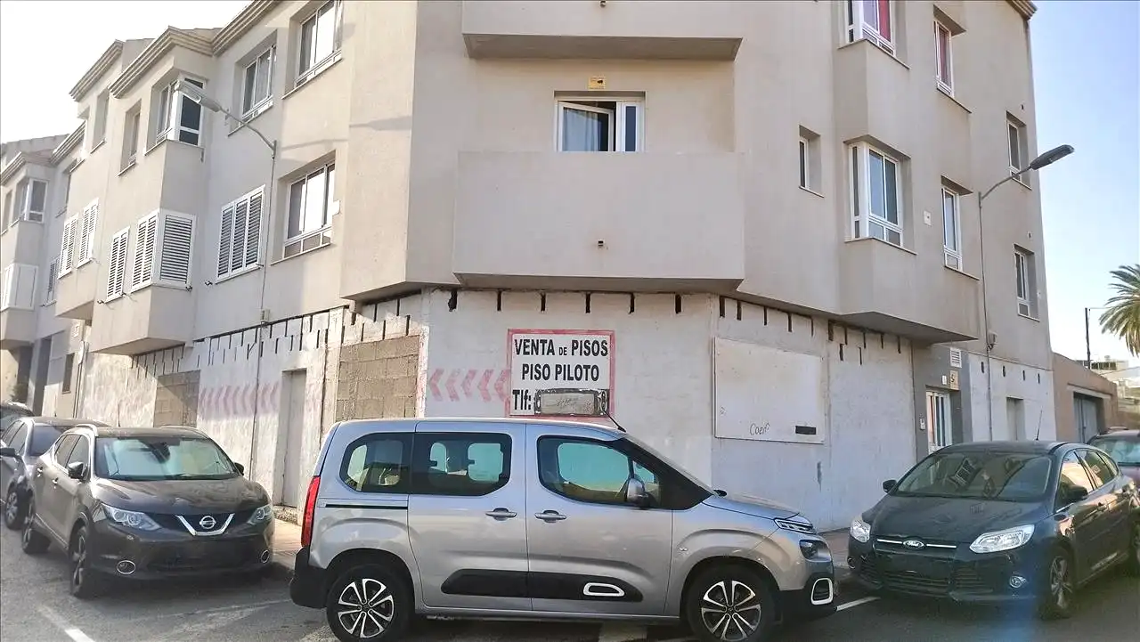 Parkplatz von Garage zum Verkauf in Telde