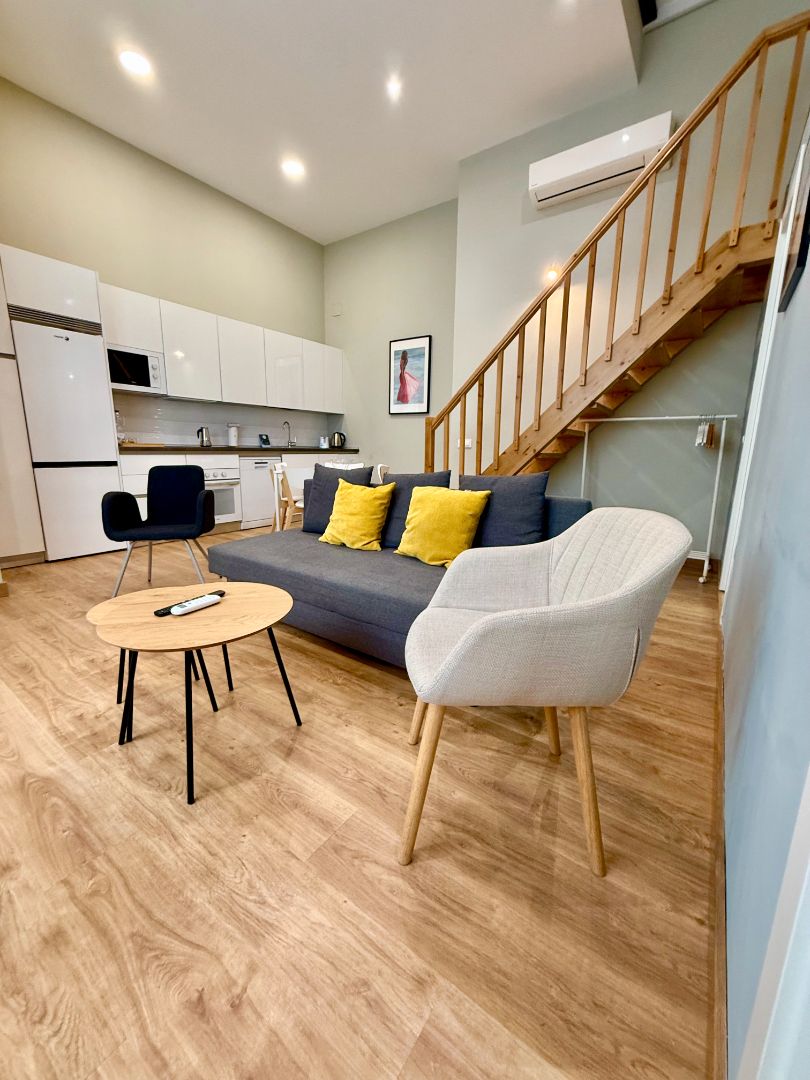 Living room of Flat to rent in  Madrid Capital  with Air Conditioner, Heating and Furnished
