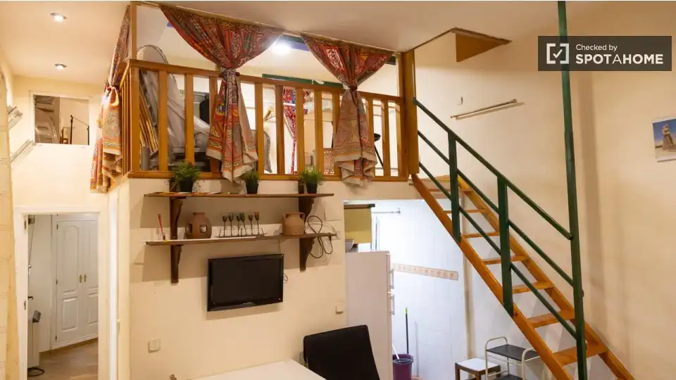 Cuina de Apartament per a compartir en Madrid amb Aire condicionat, Calefacció i Terrassa