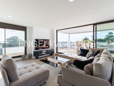 Penthouse for sale in AVINGUDA LES FONTS