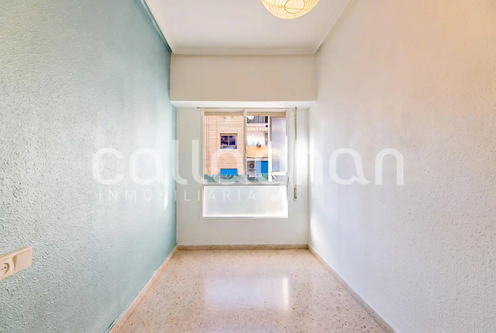 Piso en venta en Valencia con Balcón