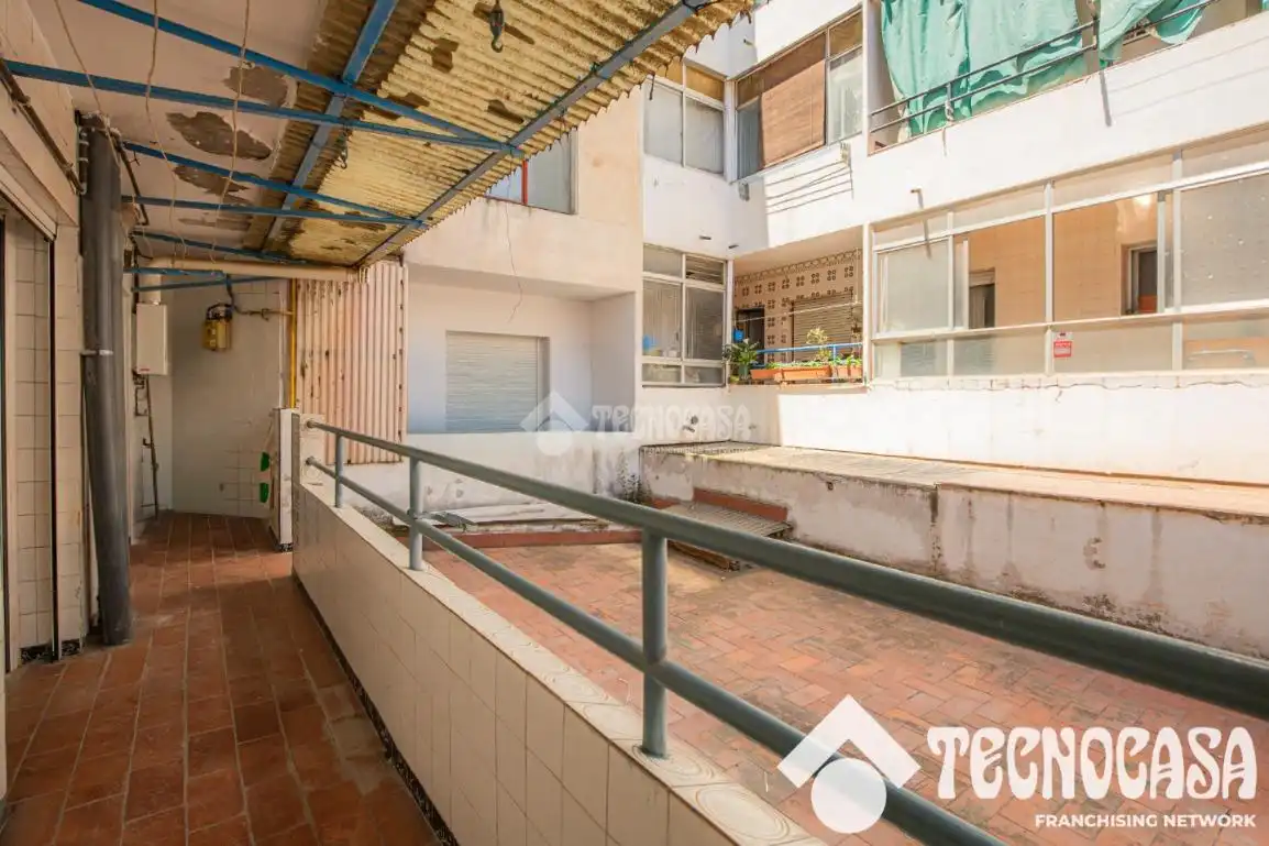 Vista exterior de Pis en venda en Viladecans amb Balcó