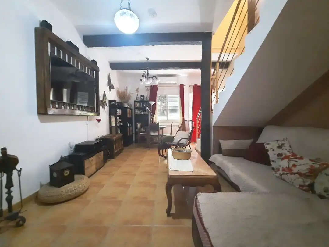 Wohnzimmer von Einfamilien-Reihenhaus zum Verkauf in Escalona mit Klimaanlage, Heizung und Terrasse
