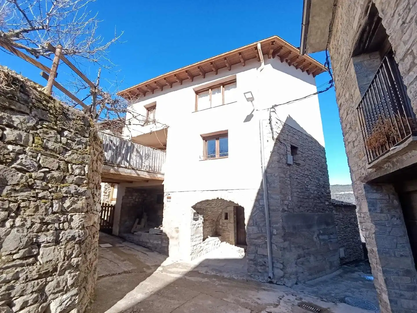Vista exterior de Casa o xalet en venda en Graus amb Calefacció, Jardí privat i Terrassa