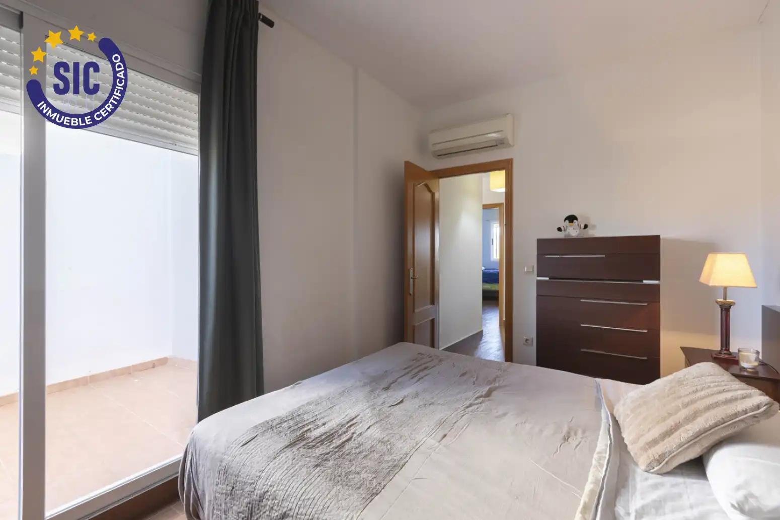 Dormitori de Casa adosada en venda en Llombai amb Calefacció, Terrassa i Balcó